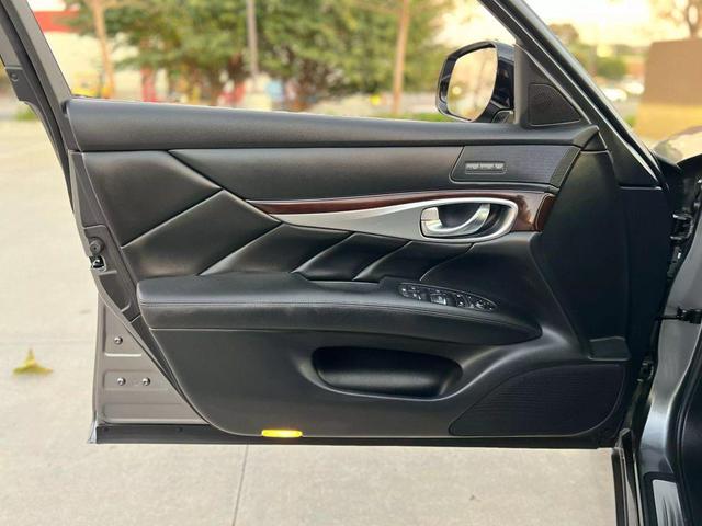 Photo of 2018 Graphite Shadow INFINITI Q70