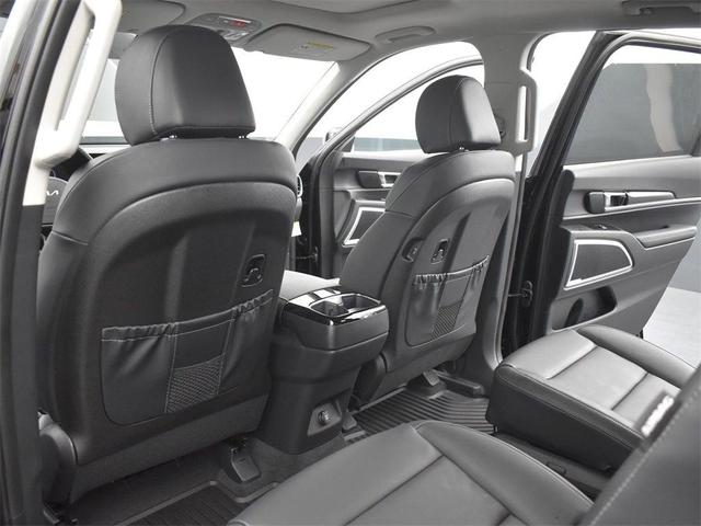 Photo of 2025 Ebony Black Kia Telluride