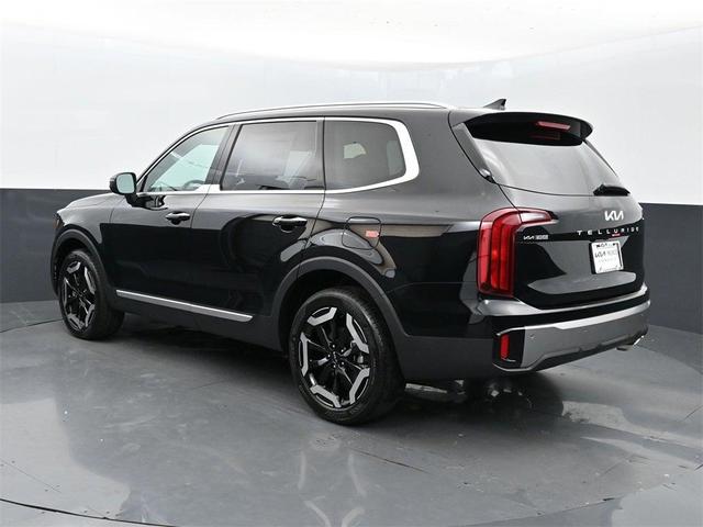 Photo of 2025 Ebony Black Kia Telluride