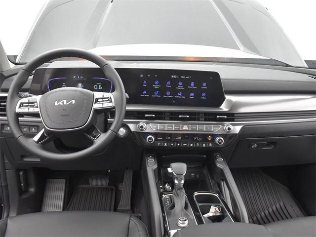 Photo of 2025 Ebony Black Kia Telluride