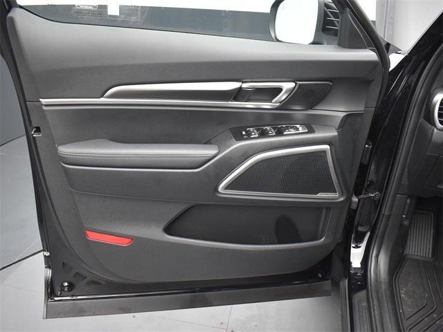 Photo of 2025 Ebony Black Kia Telluride