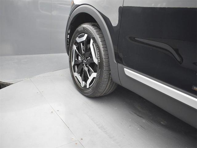 Photo of 2025 Ebony Black Kia Telluride