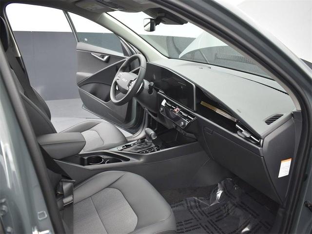 Photo of 2025 Green Kia Niro