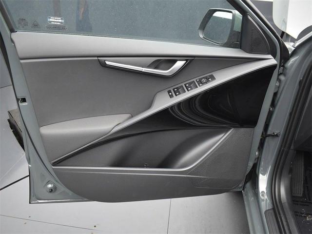 Photo of 2025 Green Kia Niro