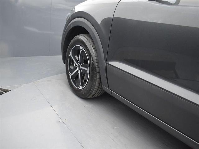 Photo of 2025 Gray Kia Niro