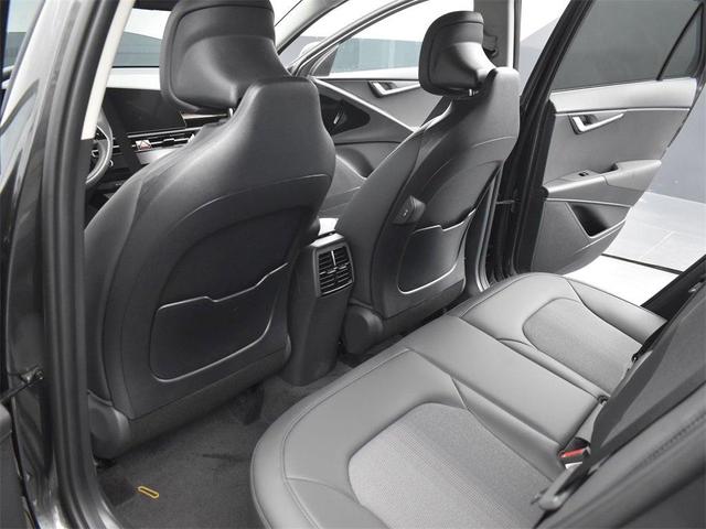 Photo of 2025 Gray Kia Niro