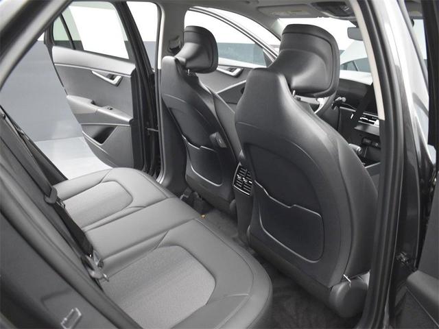 Photo of 2025 Gray Kia Niro