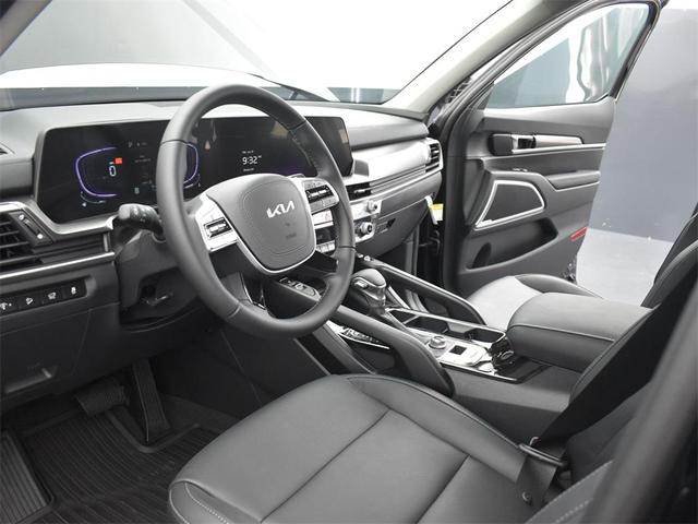 Photo of 2025 Ebony Black Kia Telluride
