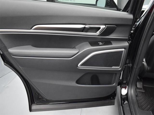 Photo of 2025 Ebony Black Kia Telluride