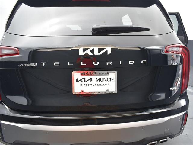 Photo of 2025 Ebony Black Kia Telluride