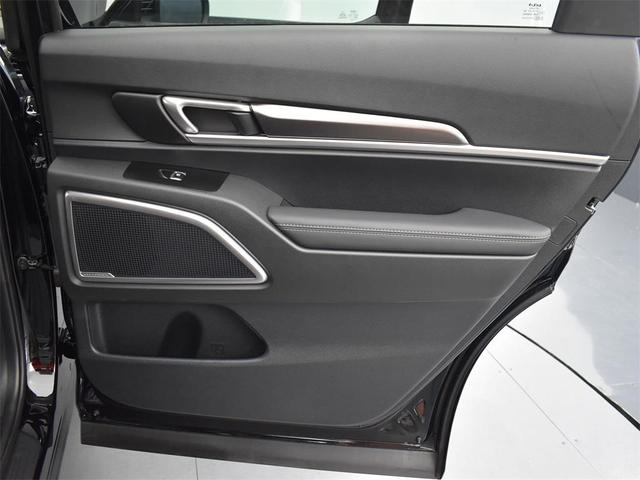 Photo of 2025 Ebony Black Kia Telluride