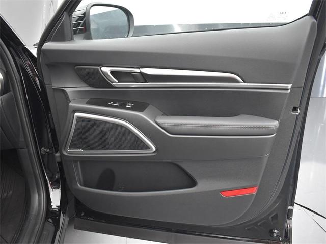 Photo of 2025 Ebony Black Kia Telluride