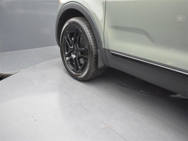 Photo of 2025 Jungle Green Kia Telluride
