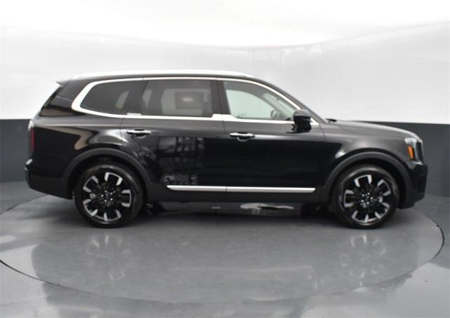 Photo of 2025 Ebony Black Kia Telluride