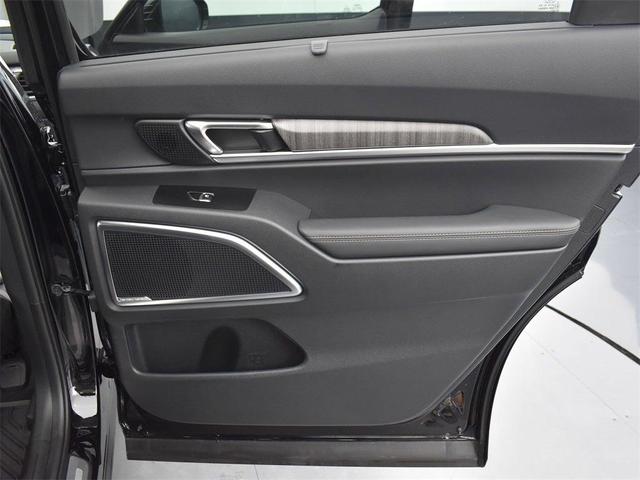 Photo of 2025 Ebony Black Kia Telluride
