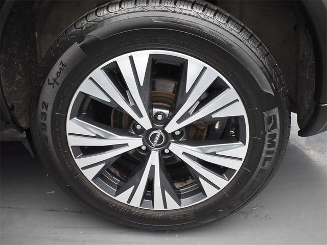 Photo of 2023 Black Nissan Rogue