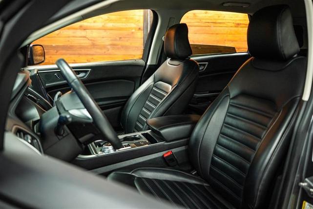 Photo of 2024 Gray Ford Edge