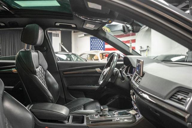 Photo of 2018 Daytona Gray Pearl Effect Audi SQ5