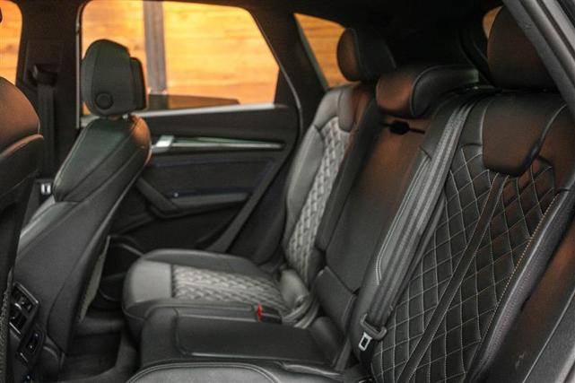 Photo of 2018 Daytona Gray Pearl Effect Audi SQ5