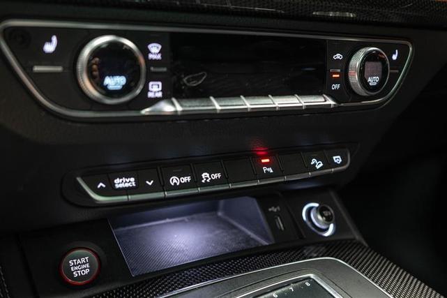 Photo of 2018 Daytona Gray Pearl Effect Audi SQ5