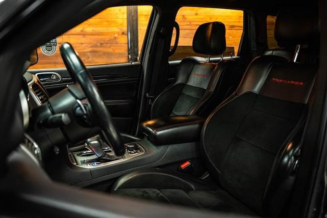 Photo of 2017 Gray Jeep Grand Cherokee
