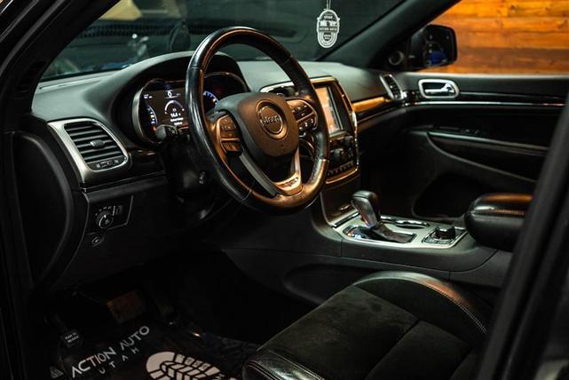 Photo of 2017 Gray Jeep Grand Cherokee