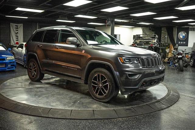 Photo of 2017 Gray Jeep Grand Cherokee