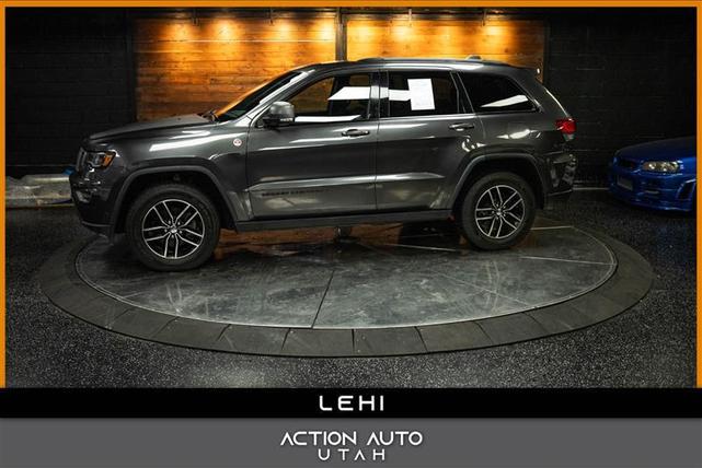 Photo of 2017 Gray Jeep Grand Cherokee