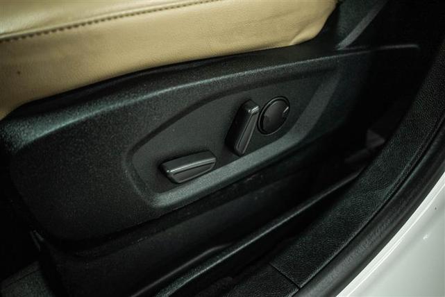 Photo of 2022 White Ford Edge