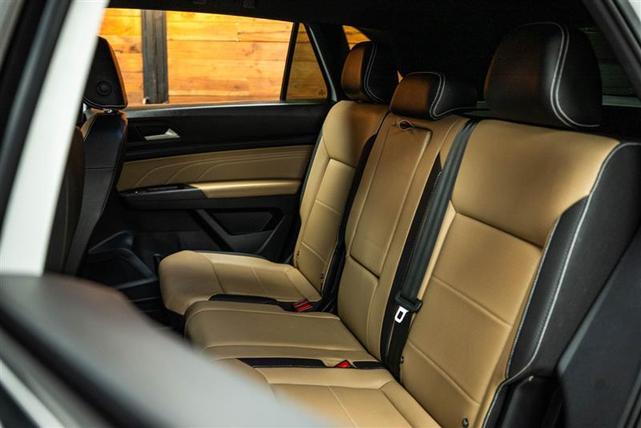 Photo of 2023 Pure White Volkswagen Atlas Cross Sport