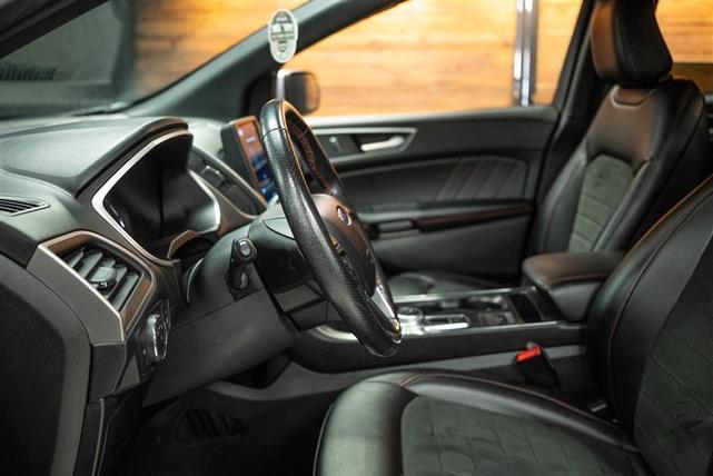 Photo of 2021 Gray Ford Edge