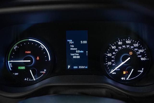 Photo of 2023 Silver Toyota Sienna