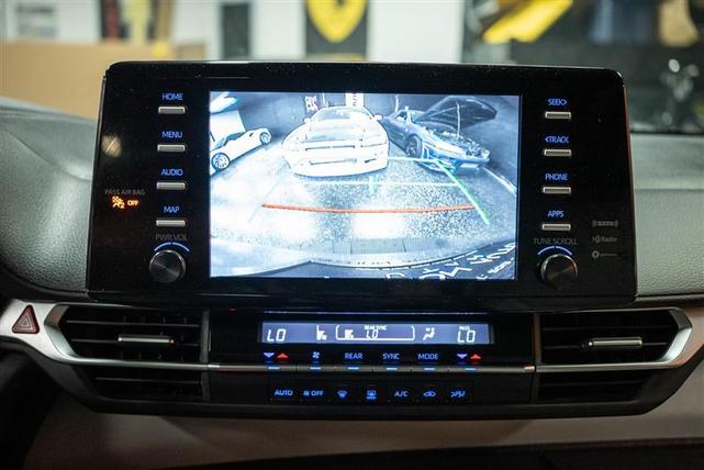 Photo of 2023 Silver Toyota Sienna