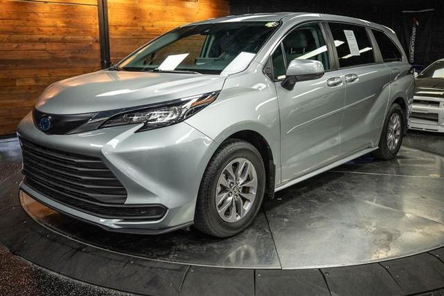 Photo of 2023 Silver Toyota Sienna