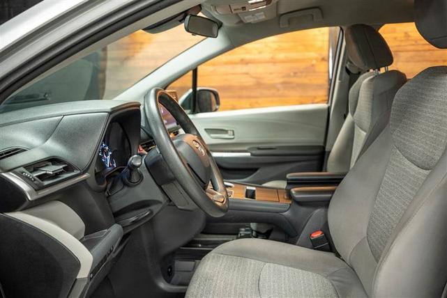 Photo of 2023 Silver Toyota Sienna