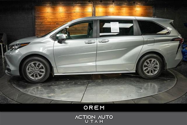 Photo of 2023 Silver Toyota Sienna