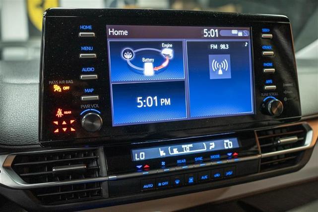 Photo of 2023 Silver Toyota Sienna