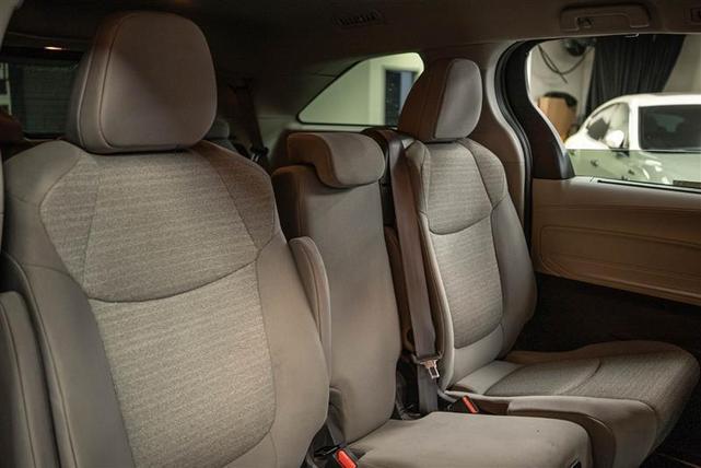 Photo of 2023 Silver Toyota Sienna