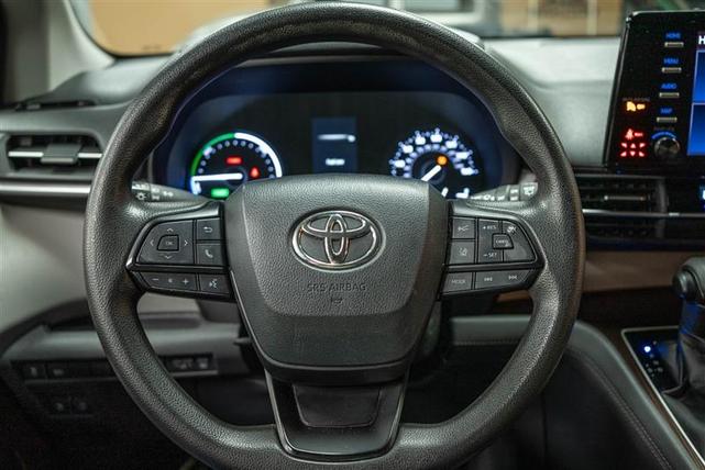 Photo of 2023 Silver Toyota Sienna