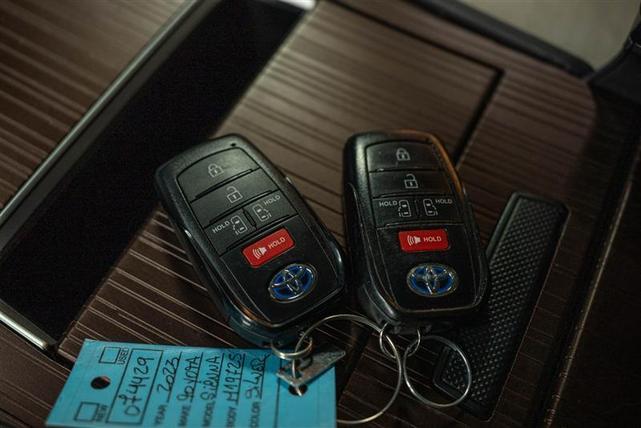 Photo of 2023 Silver Toyota Sienna