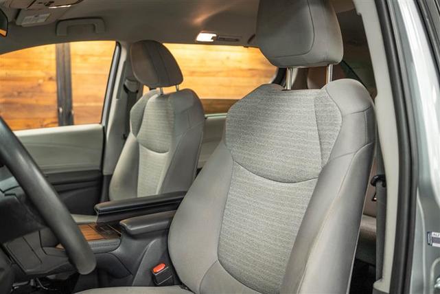 Photo of 2023 Silver Toyota Sienna