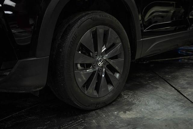 Photo of 2023 Deep Black Pearl Effect Volkswagen Taos
