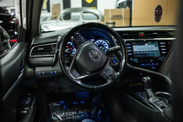 Photo of 2019 White Toyota Camry