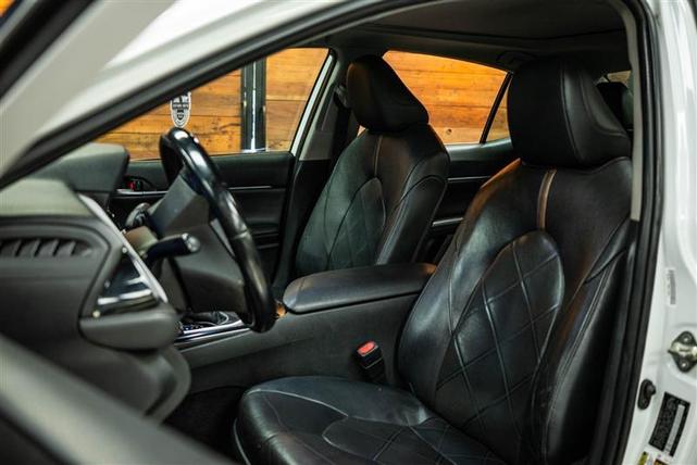 Photo of 2019 White Toyota Camry
