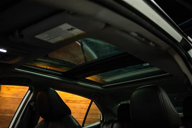 Photo of 2019 White Toyota Camry