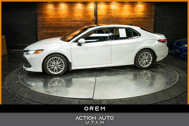 Photo of 2019 White Toyota Camry