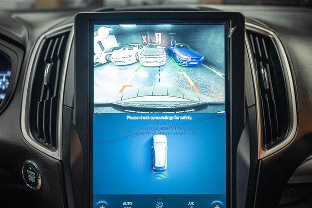 Photo of 2022 Black Ford Edge