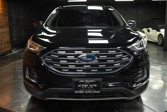 Photo of 2022 Black Ford Edge