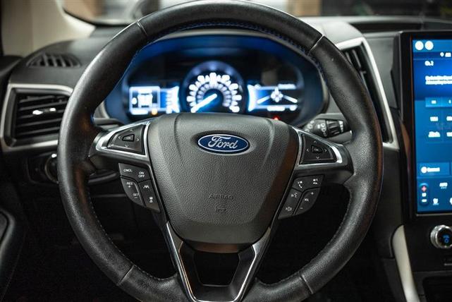 Photo of 2022 Black Ford Edge