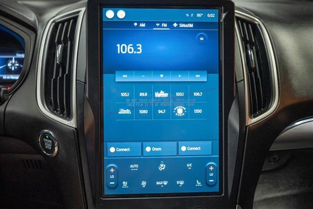 Photo of 2022 Black Ford Edge